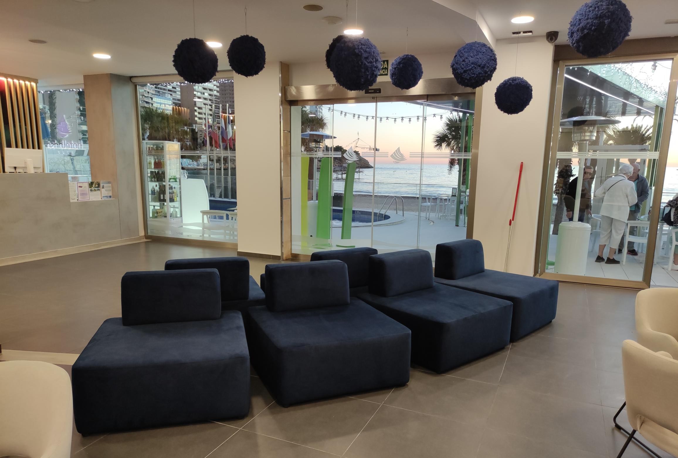 Mobiliario Recepción Y Cafetería Hotel Bris Benidorm 10