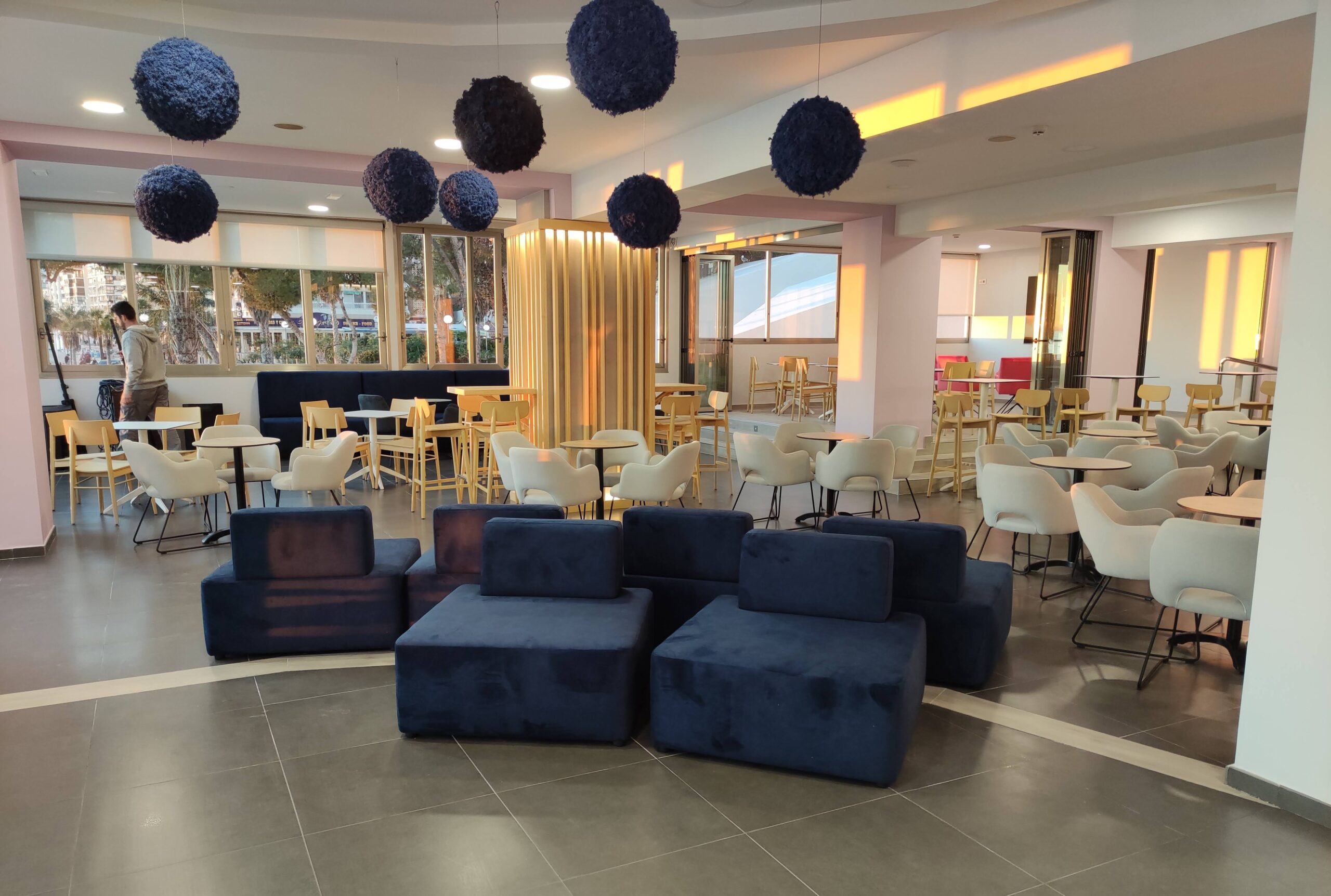 Mobiliario Recepción Y Cafetería Hotel Bris Benidorm 2