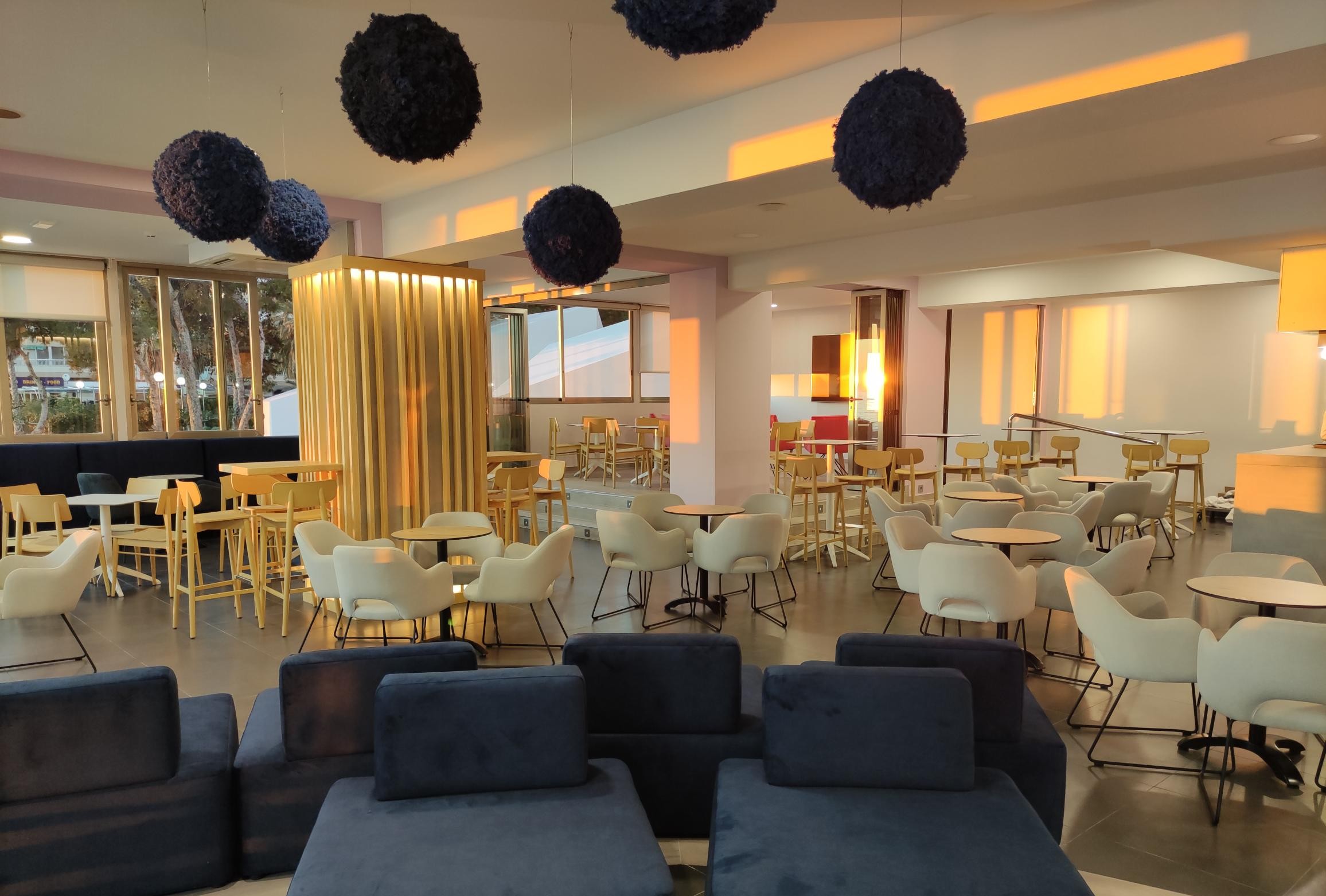 Mobiliario Recepción Y Cafetería Hotel Bris Benidorm 7